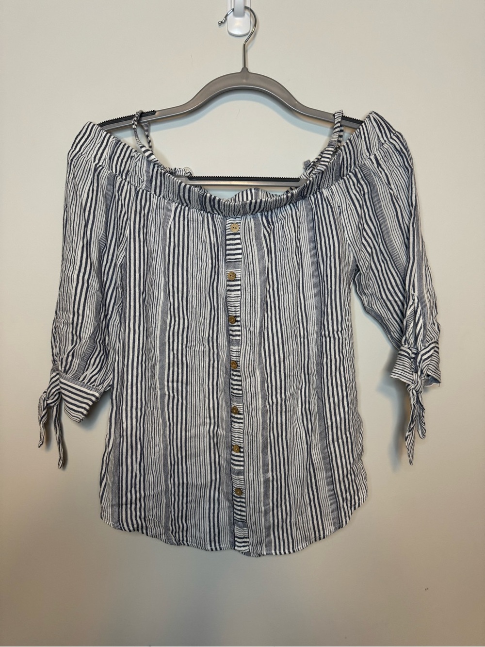 IZ Byer  Striped Off-Shoulder Button-Front Women's Top - Blue & White XS
